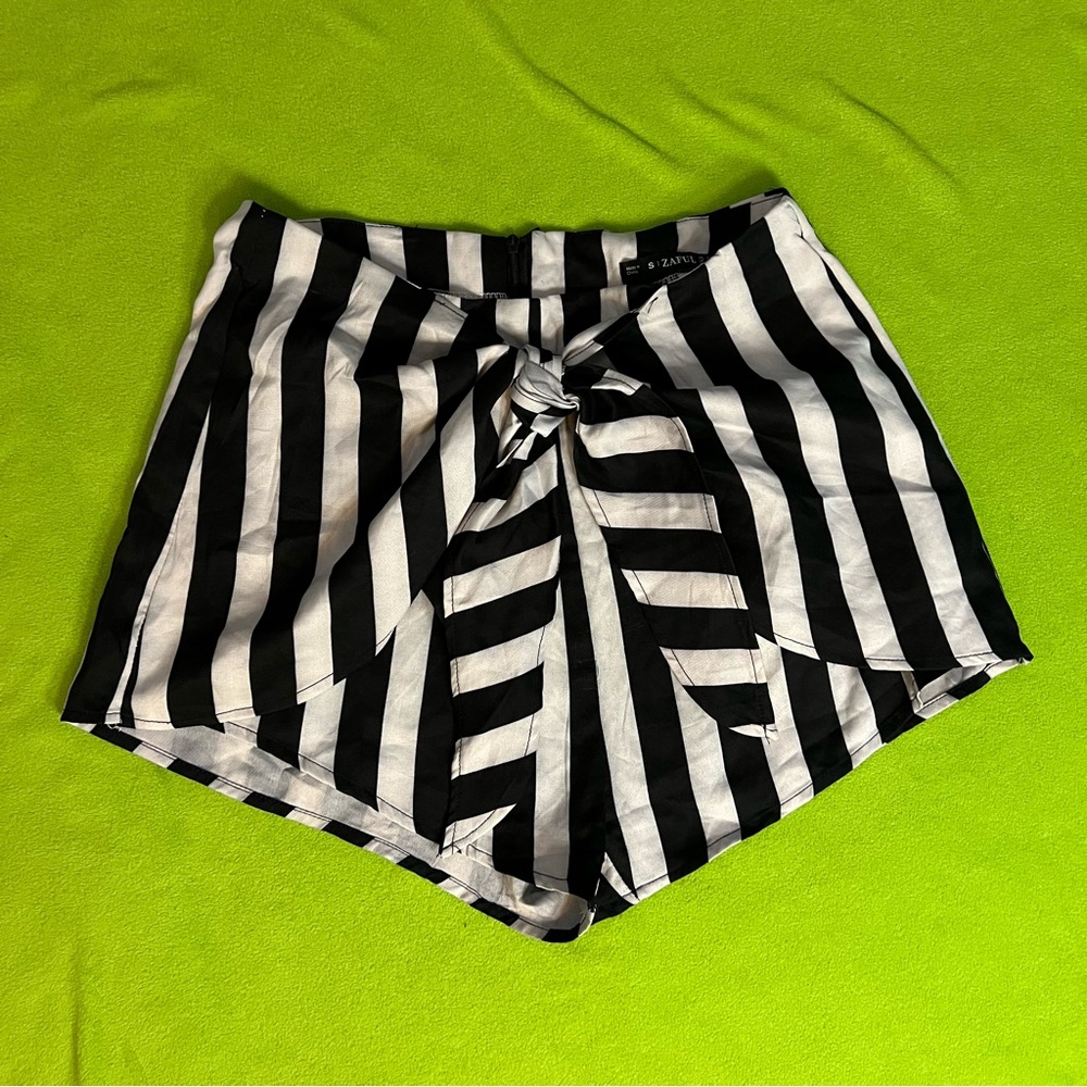 Zaful Black and White High Waist Striped Shorts in Small